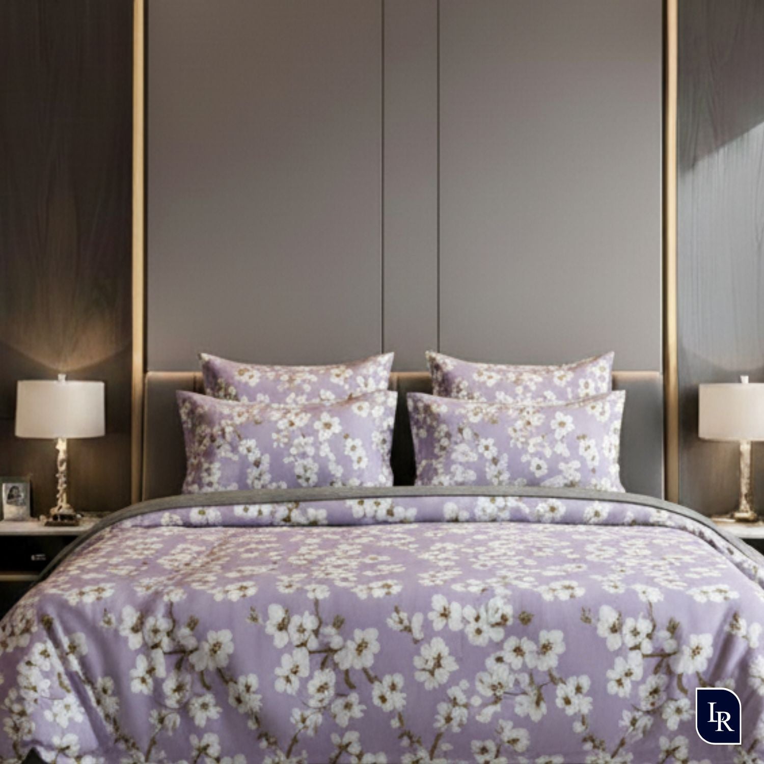 Lavender Bloom Glace Cotton Bedsheet Set With 2 Pillow Covers